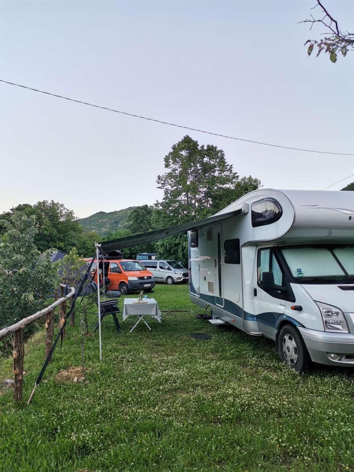 Camp Oaza,Lipa Hotel Cetinje Eksteriør billede