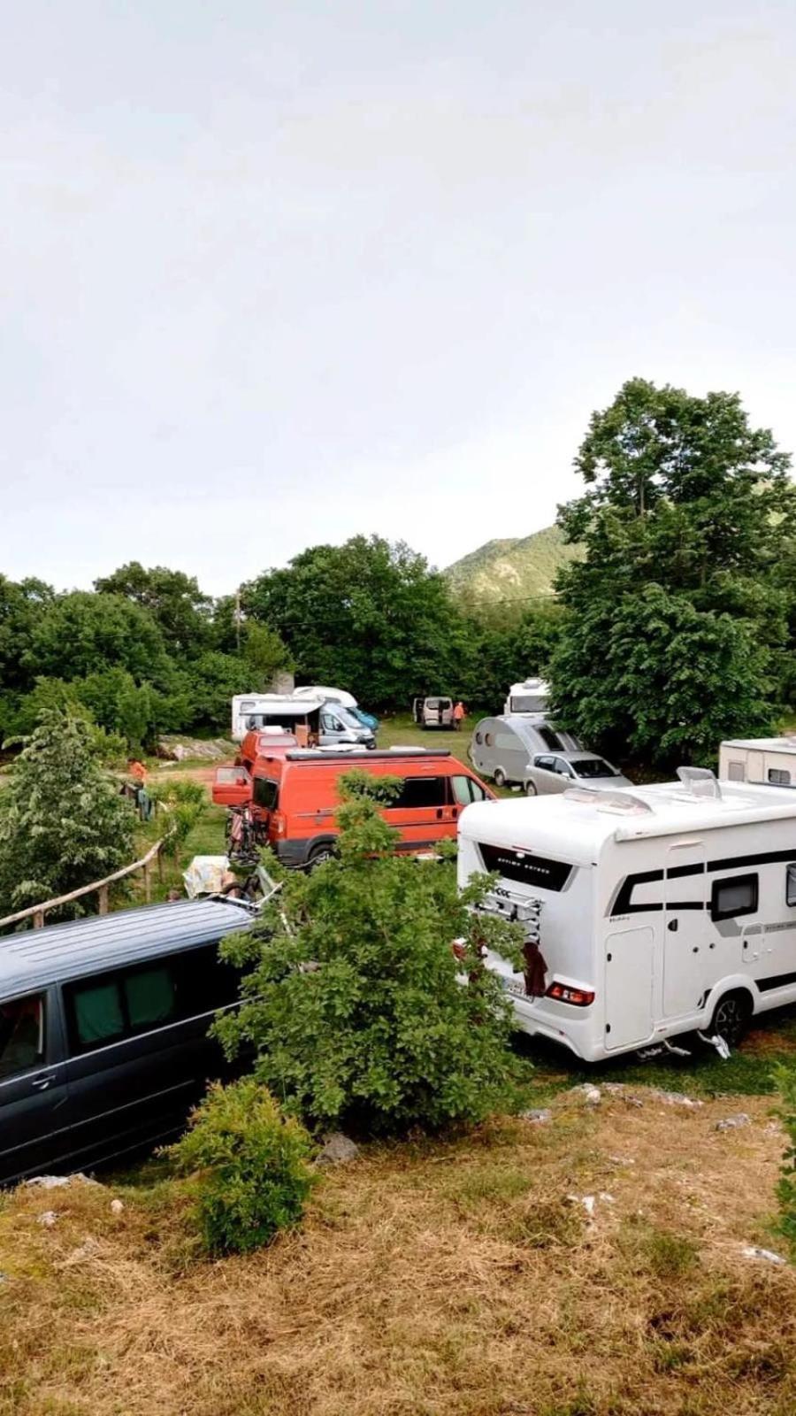 Camp Oaza,Lipa Hotel Cetinje Eksteriør billede