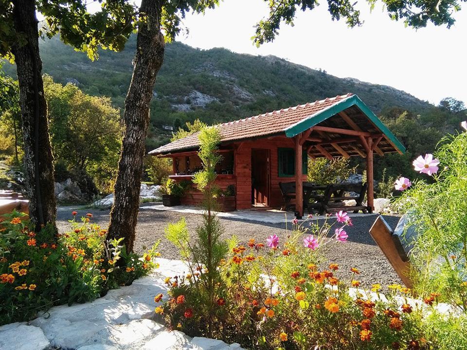 Camp Oaza,Lipa Hotel Cetinje Eksteriør billede